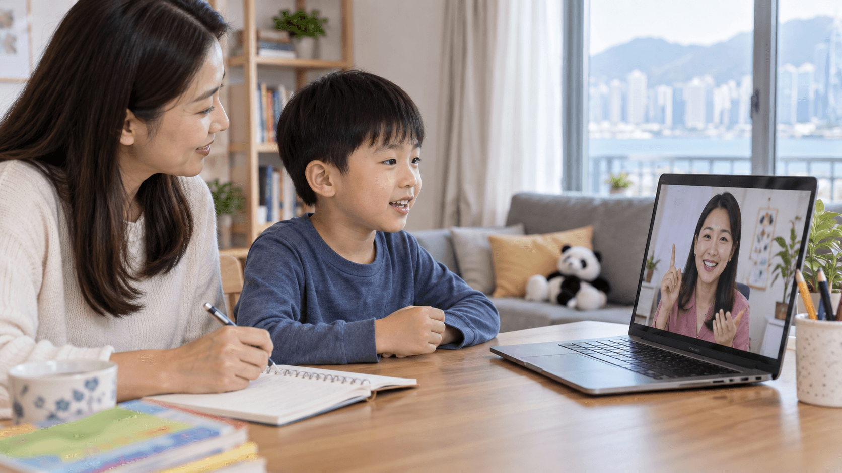 示意圖：孩子在家中回應網上普通話試堂的短問題